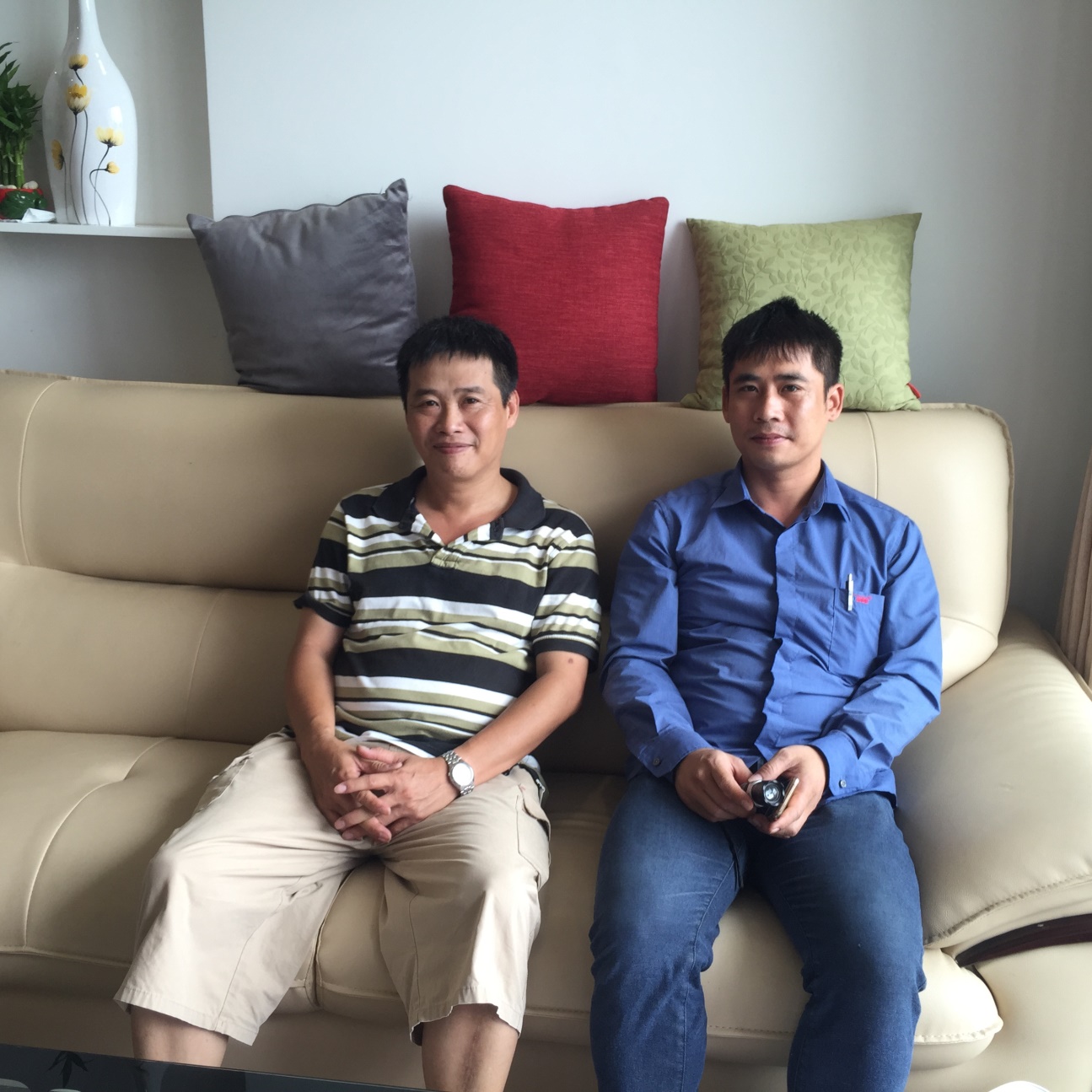 Meeting with Mr. Tran Xuan Thanh (left) – a resident at Five Star Garden project