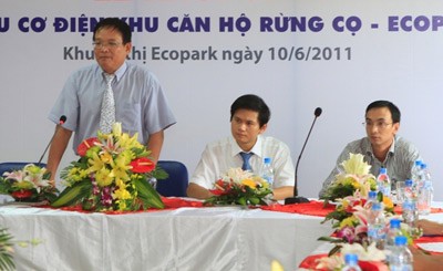 Ông Lê Toàn Thắng - Phó tổng giám đốc Vihajico phát lệnh khởi công gói thầu đến nhà thầu Hawee