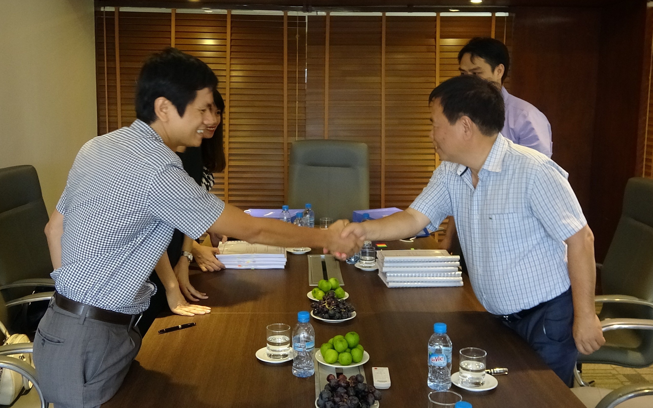 Đại diện Hawee Cơ điện, Anh Dương Xuân Đệ và BIM Group tại buổi ký kết hợp đồng