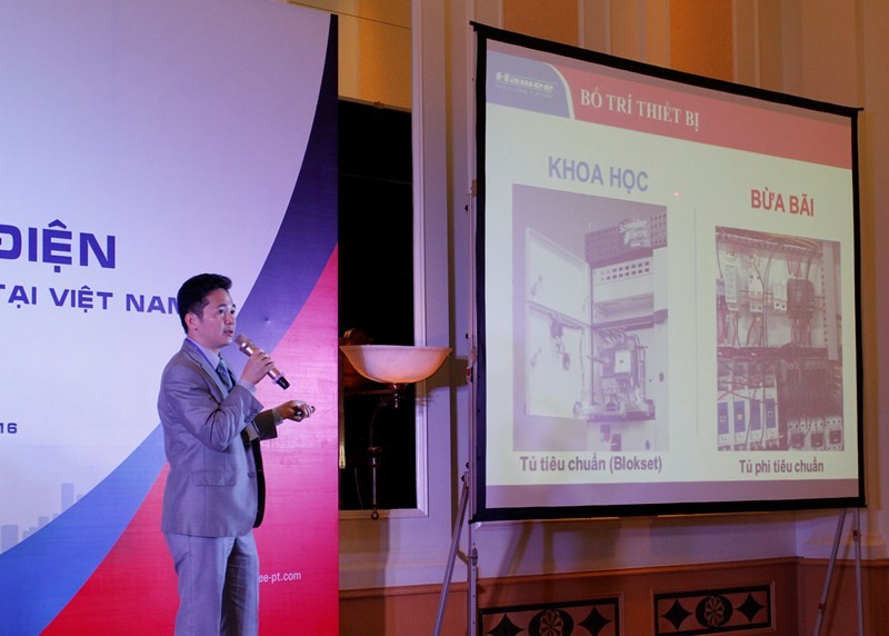 Mr. Nguyen Ngoc Cuong, Director of Hawee’s Heavy Industry Sale Department, introduced the updated international switchboard standards.
